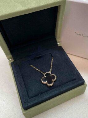 ❤️Authentic❤️Van Cleef & Arpels Vintage Alhambra 18K Gold Necklace